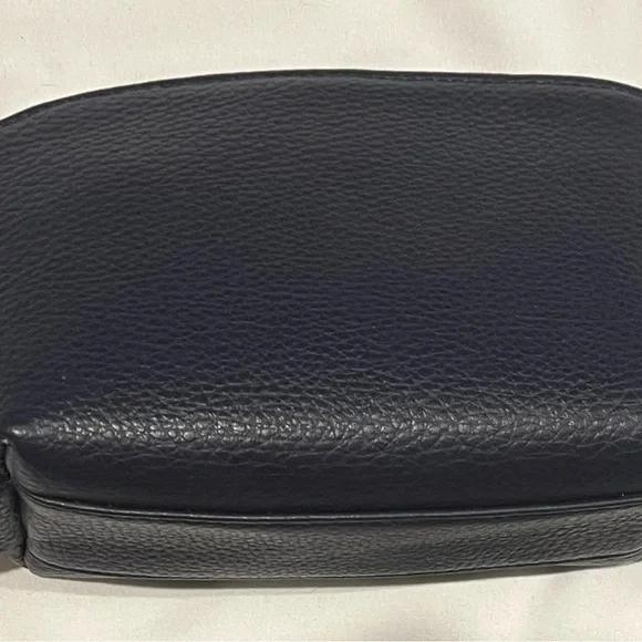 EUC CUYANA Small Makeup Bag, Navy, 5”x8”x2 1/2” - Picture 2 of 7